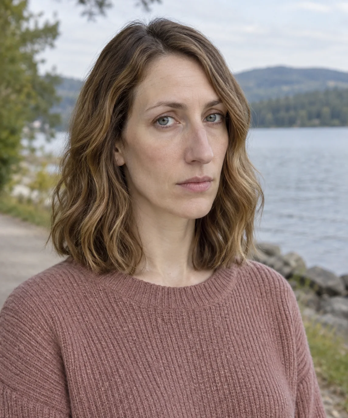 One-length shoulder haircut worn in natural loose waves